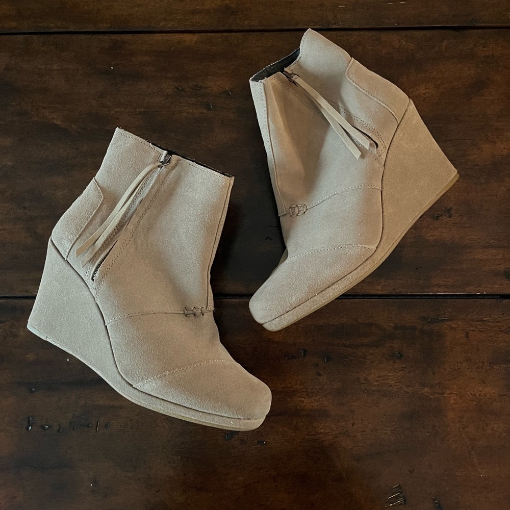 Toms Suede Desert Wedge Bootie